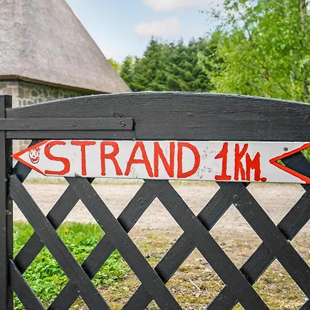 Three-bedroom In Hébergement de vacances Bogense