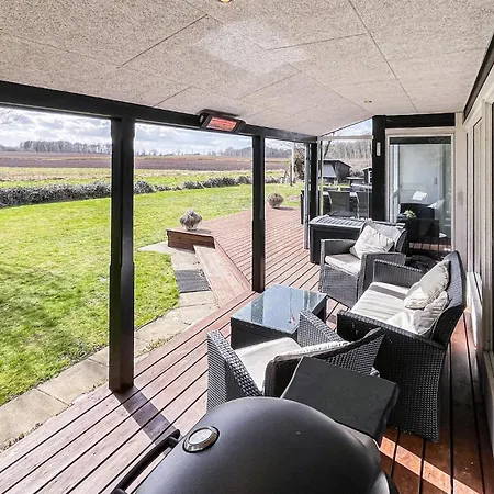 Three-bedroom In Semesterbostad *
