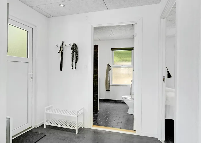 Three-bedroom In Vakantiehuis Bogense