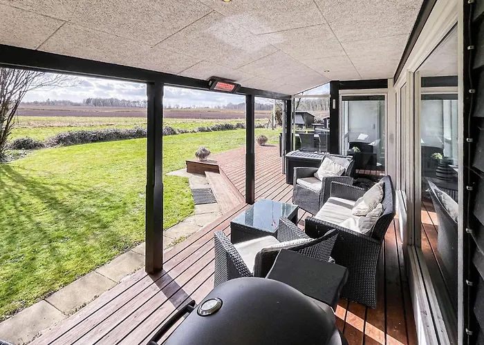 Three-bedroom In Dom wakacyjny *